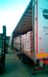 погрузка автопогрузчиком на машину